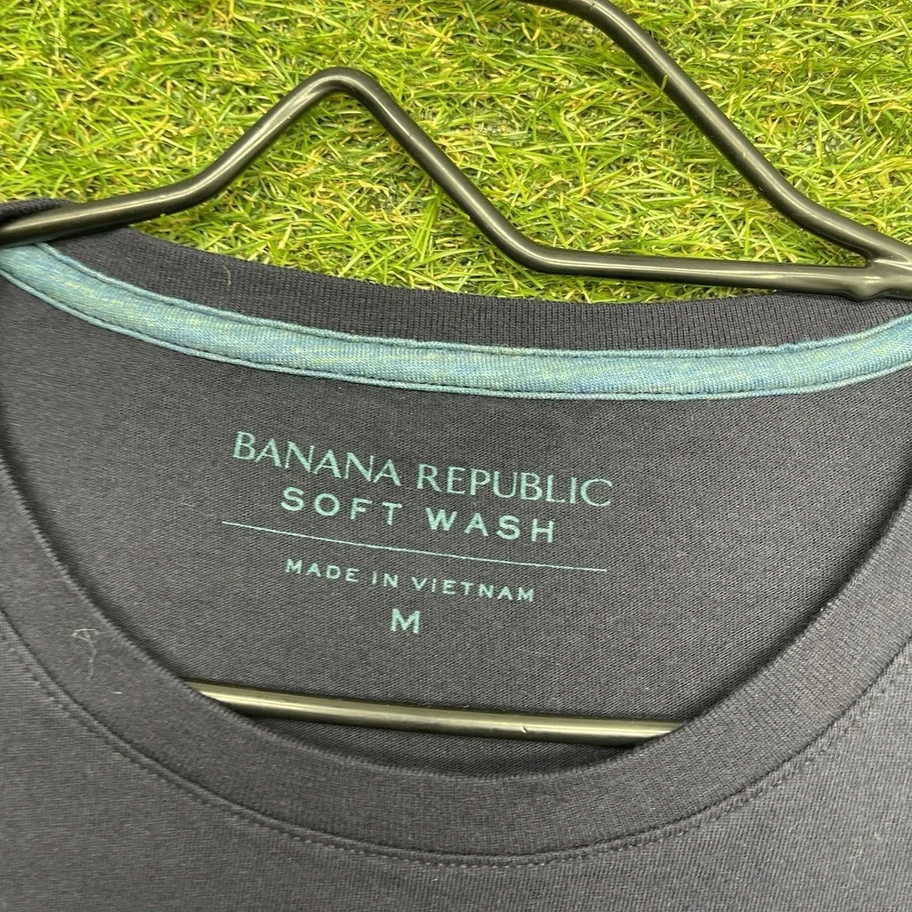 Banana Republic shop confidence